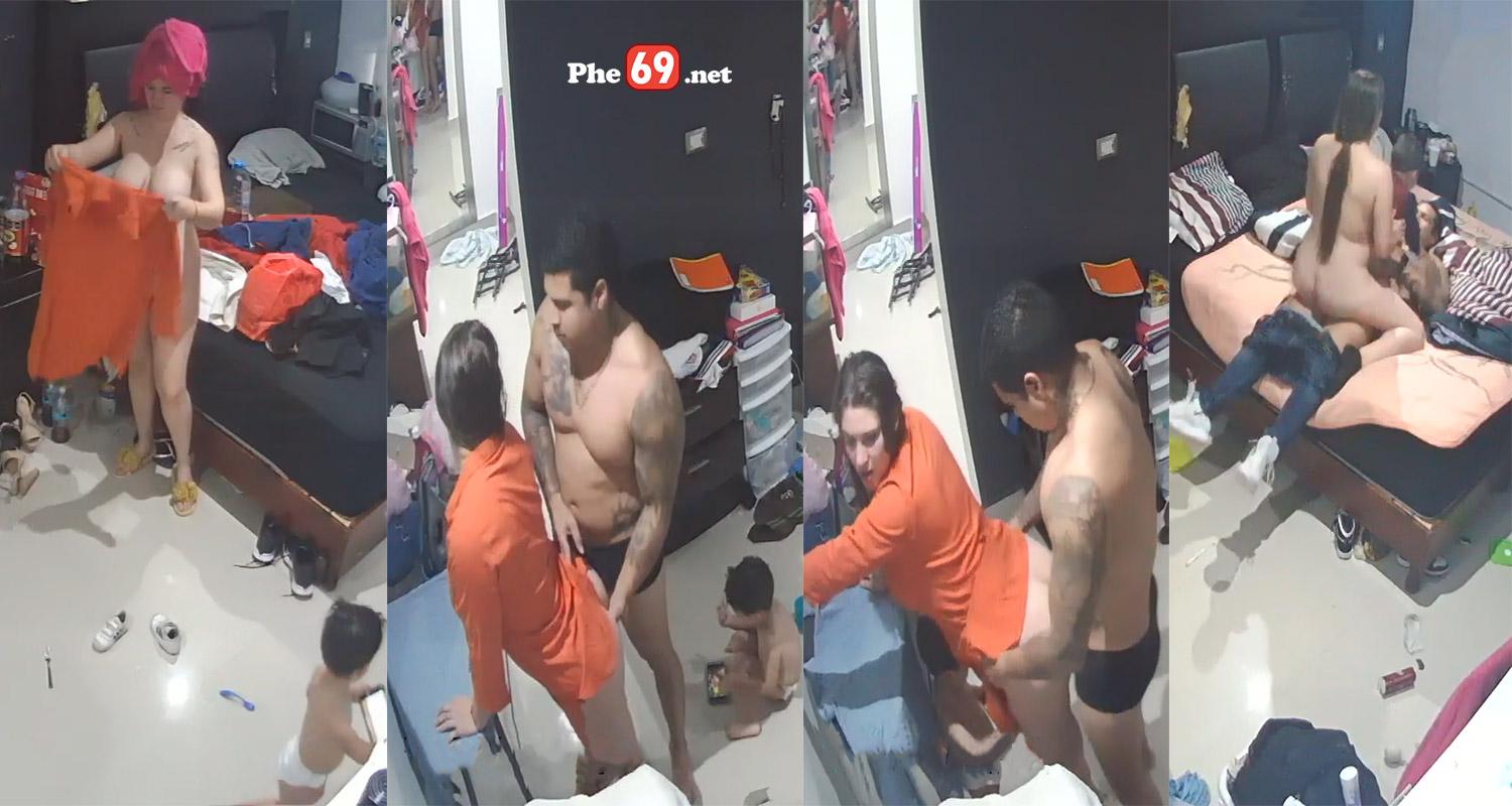 Hack Camera Vợ đang ủi đồ chồng vén váy lên đụ trước mặt con nhỏ (Full)