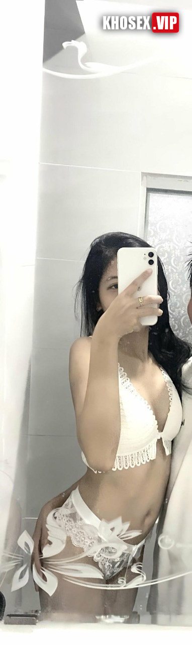 Bé loli sống thử cùng người yêu rảnh rỗi là lôi ra đụ nhau - Hình 01