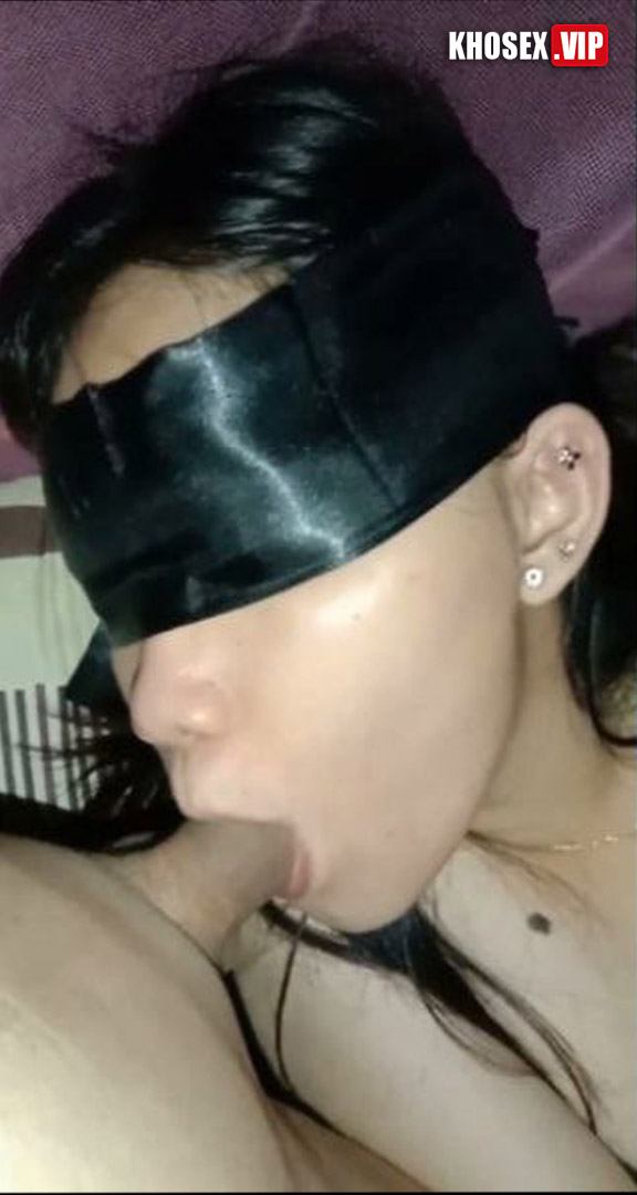 Chịch gái xinh thích BDSM chảy nước lồn trắng xóa - Hình 02