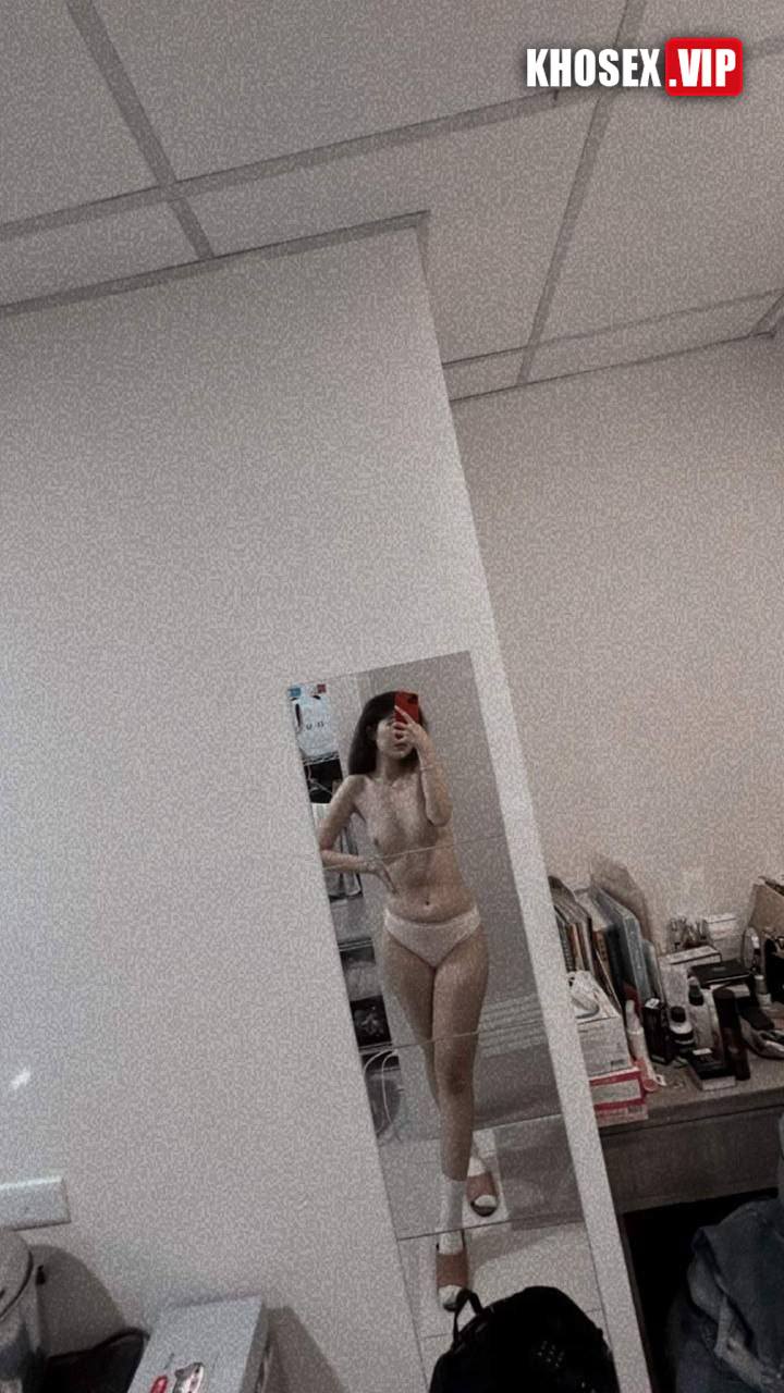 Em gái xinh lộ clip sex bị người yêu chịch rên la - Hình 03