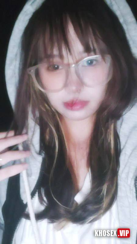 Bé học sinh 2k7 thích bạo dâm đi khách cho đục 2 lỗ - Hình 01