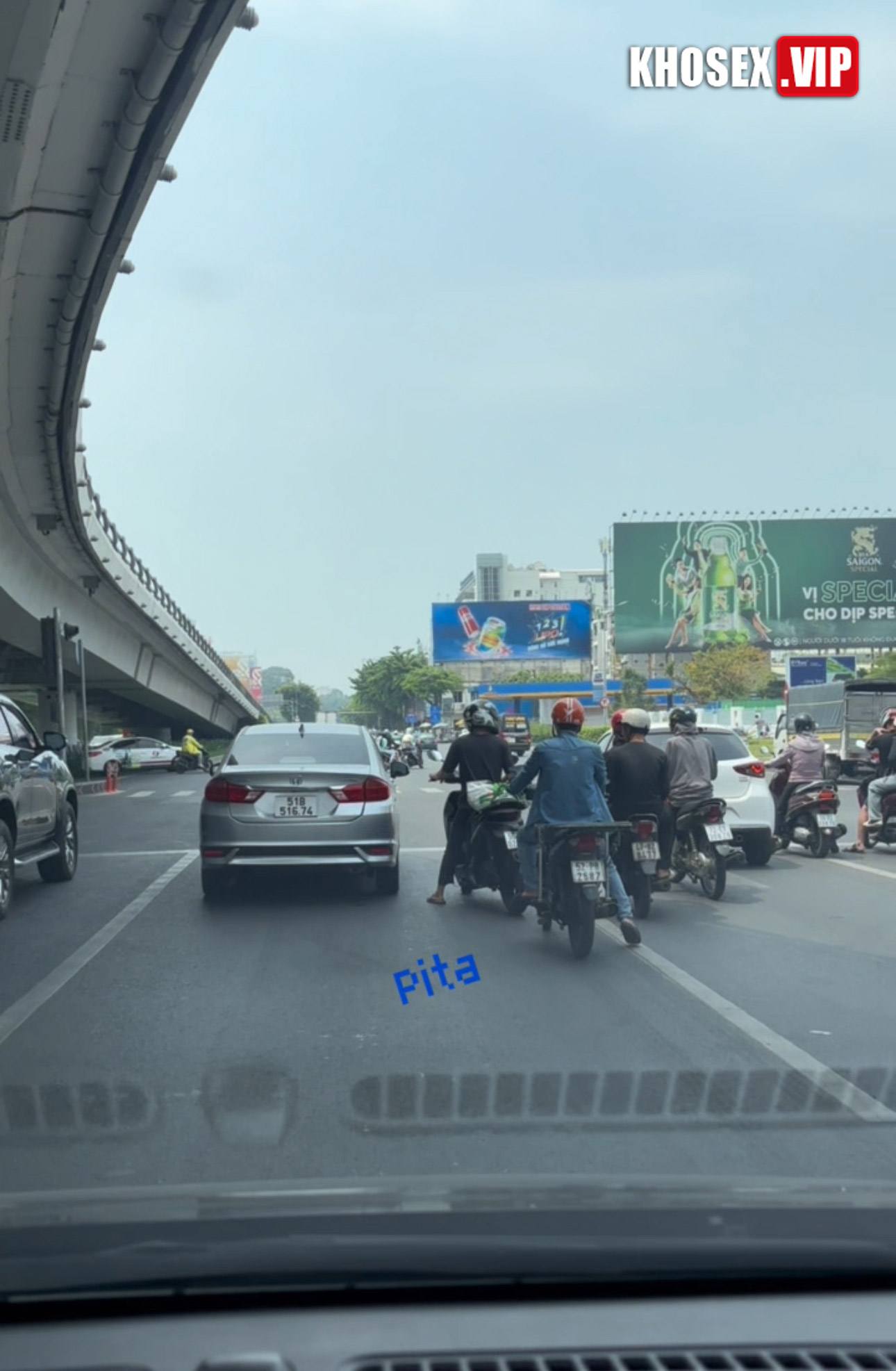 Checker Pita Trốn làm dẫn bé người yêu bé nhỏ đi cúp học làm 2 nháy - Hình - 02