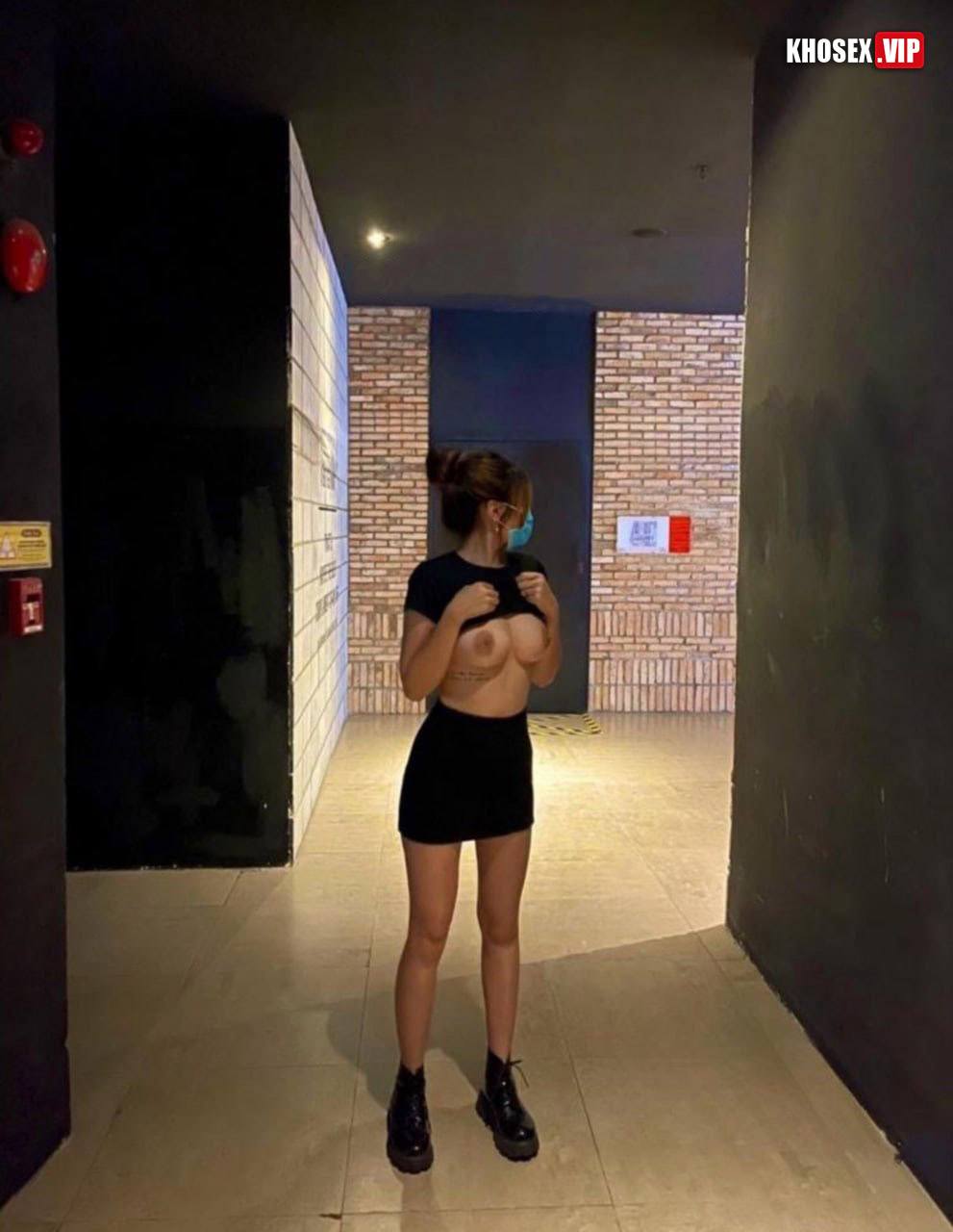 Clip sex em bé đào babipeachyy thả rông ở rạp chiếu phim và chịch lút cán trong khách sạn (Full Clip + Pic) - Hình 02