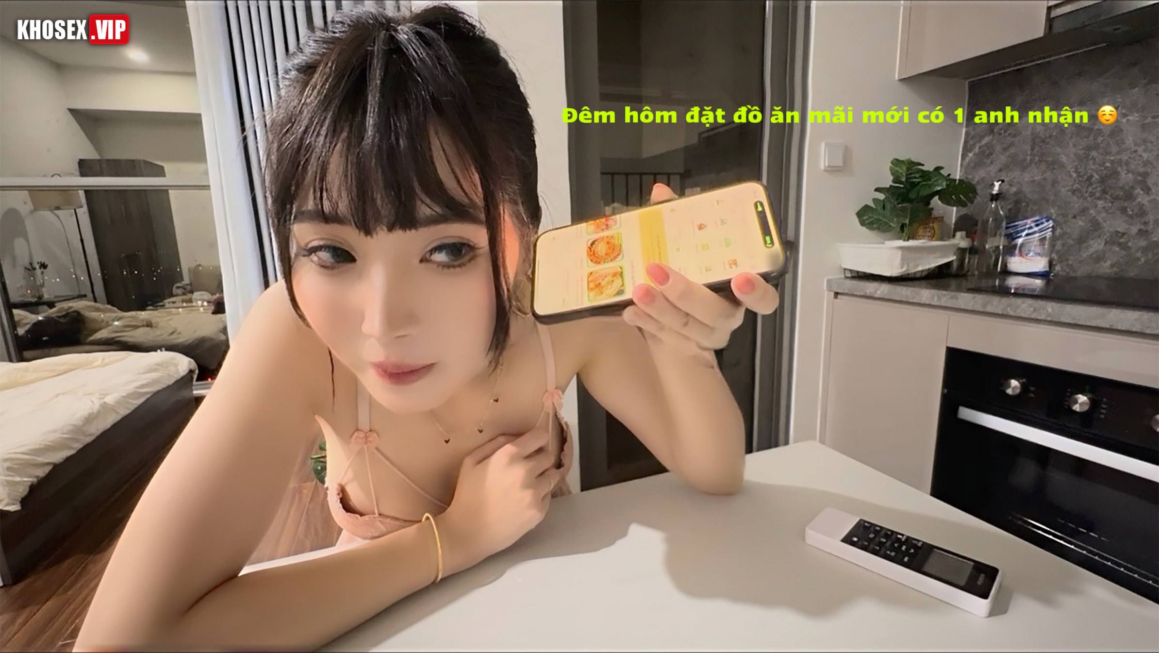Clip sex vkcklananh9496 em Lan Anh và anh shipper may mắn (Full Clip + Pic) - Hình 01