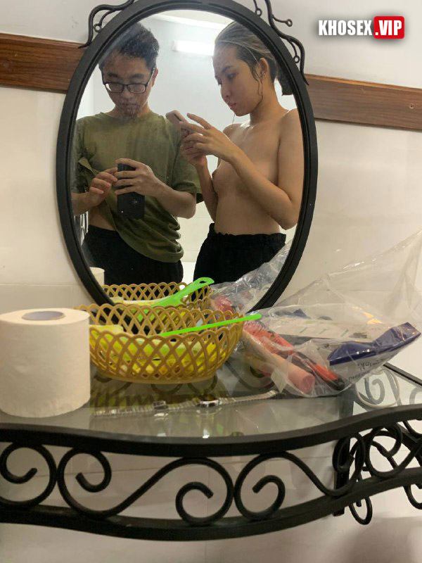 Cởi áo chịch em khi em đang nghe điện thoại - Hình 06