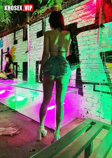 Đi Bar gạ địt em gái dâm body múp ngon (Full Clip + Pic) - P2 - Hình 02