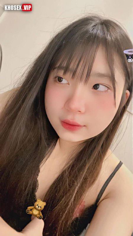 Địt em người yêu chubby đang sướng mà anh cứ móc - Hình 02