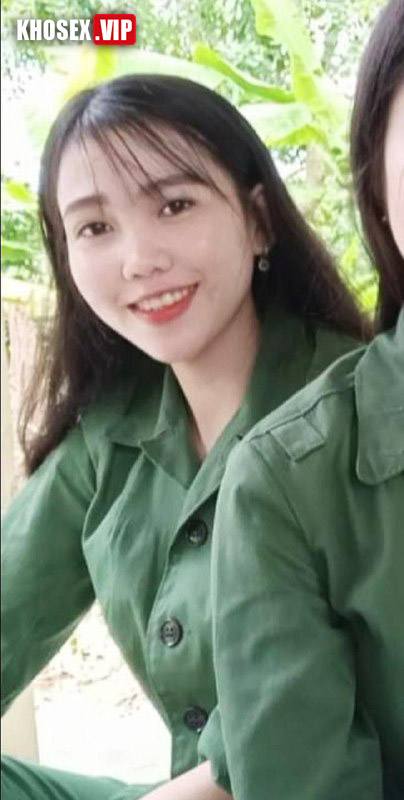 Em mặc váy ren tất lưới chổng mông đợi anh địt - Hình 01