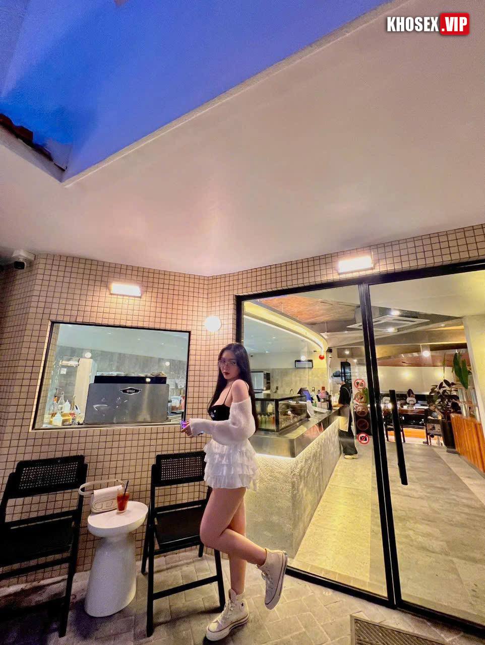 Siêu phẩm Ivy Nguyễn 2k3 dâm đãng vú bự doggy xuất trong nhầy nhụa - Hình 03