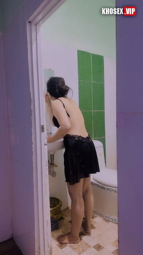 Vợ dâm mặc đồ sexy makeup nhịn không được doggy liền vài nhái - Hình 04