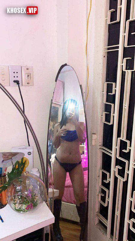 Clip sex bé Vy dâm đãng nứng lồn bị anh chịch ra nước xuất tinh trong - Hình 06