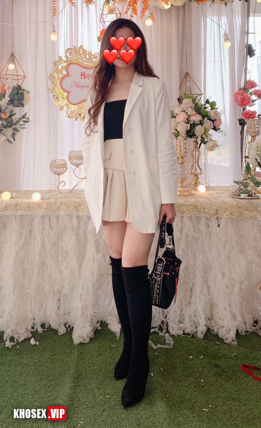 Clip sex vkcklananh9496 cuồng dâm lọt khe đỏ xẻ đáy bị em trai chịch rên la - Hình 01