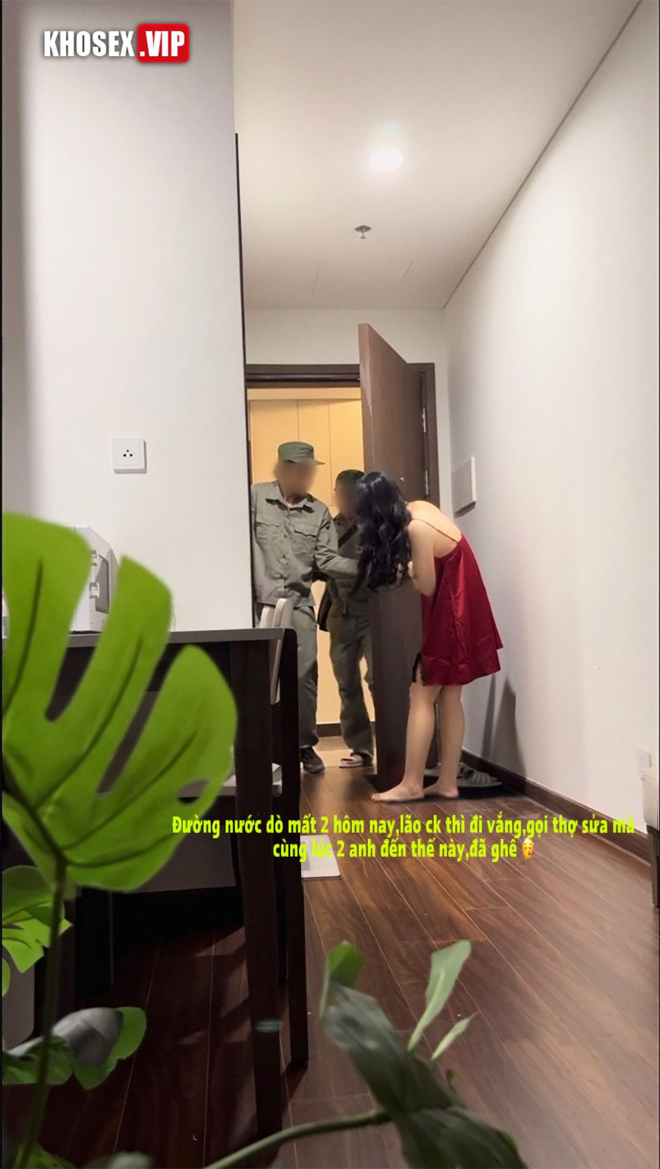 Clip sex vkcklananh9496 hai anh thợ sửa ống nước may mắn - Hình 01