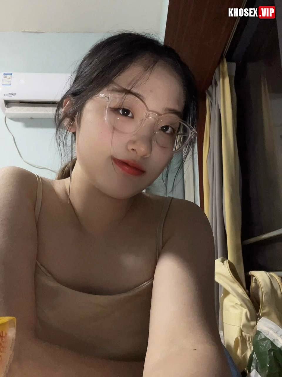 Dập em sinh viên loli đeo kính rên la - Hình 01