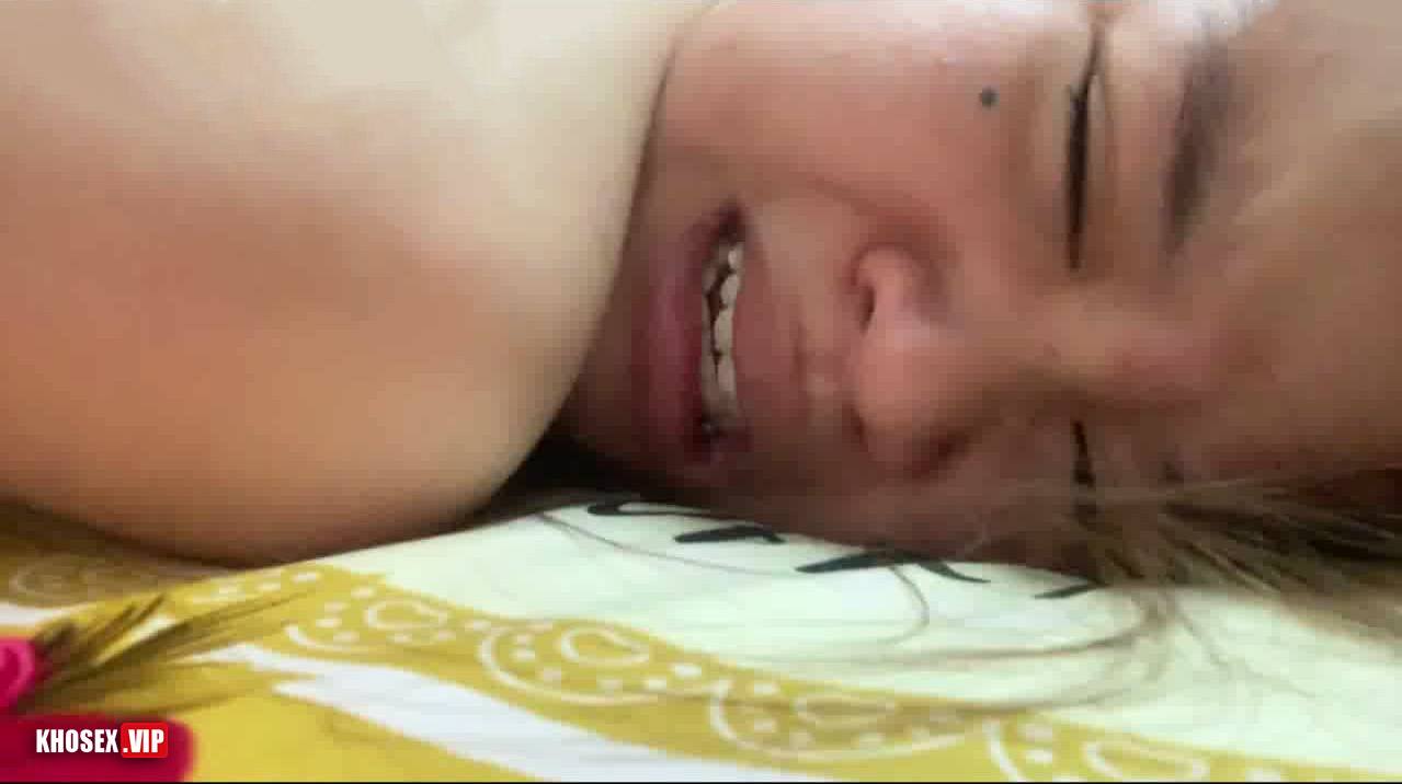 Đi họp lớp, nhậu xỉn ngủ với thằng khác và cái kết bị chịch đến phát khóc - Phần 2 (Full Clip + Pic) - Hình 06