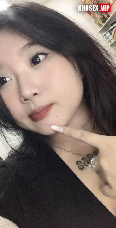 Lộ clip sex địt em chubby Xuân Thảo đánh em đỏ cả mông - Hình 01