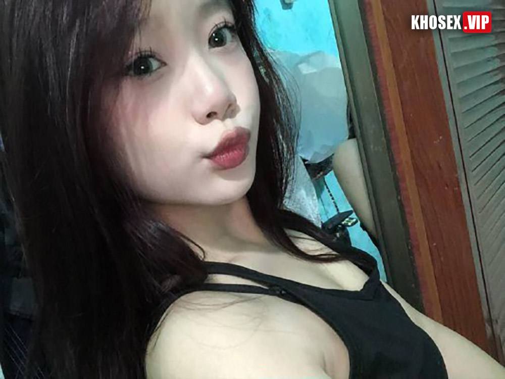 Lộ clip sex gái xinh bị bạn trai đóng cọc liên tiếp vào lồn - Hình 01