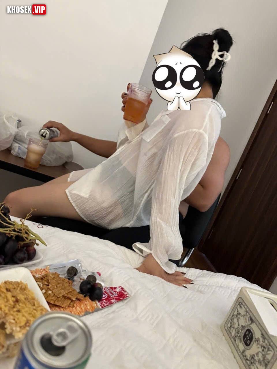 Vợ yêu some cùng em trai gymer may mắn bị dập không thương tiếc rên bể cả phòng - Hình 02