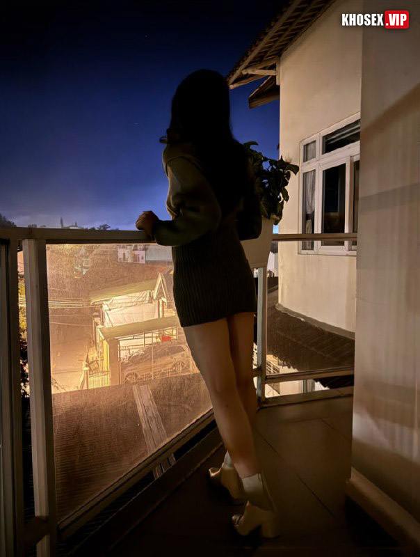 Clip sex vkcklananh9496 doggy trong thang máy - Hình 10