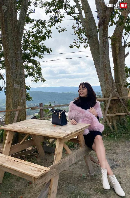 Bé sinh viên vú to cưỡi ngựa rên cực nứng (Full Clip + Pic) - Hình 02