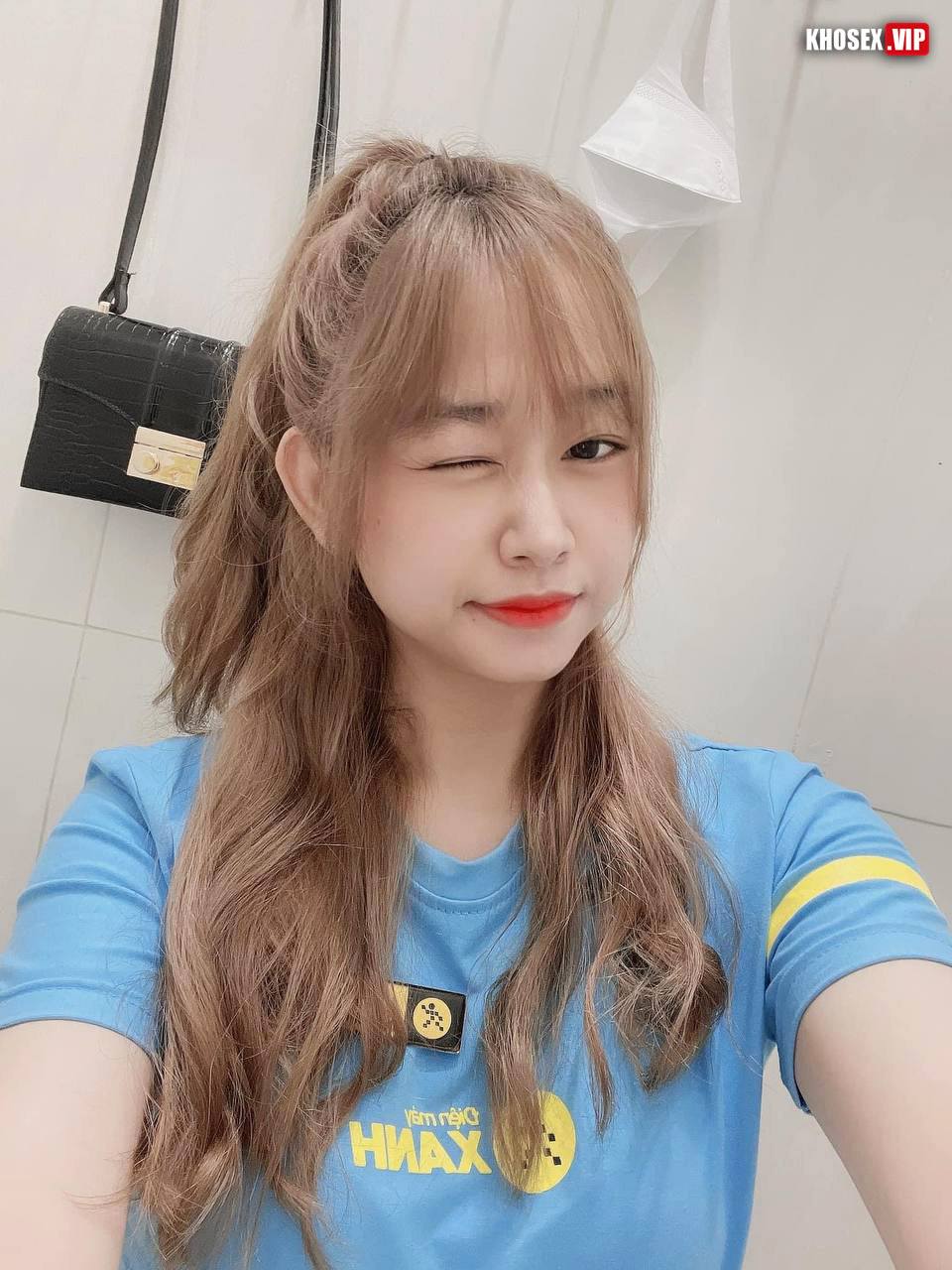 Chịch em người yêu hotgirl nhân viên điện máy xanh dâm đãng - Hình 01