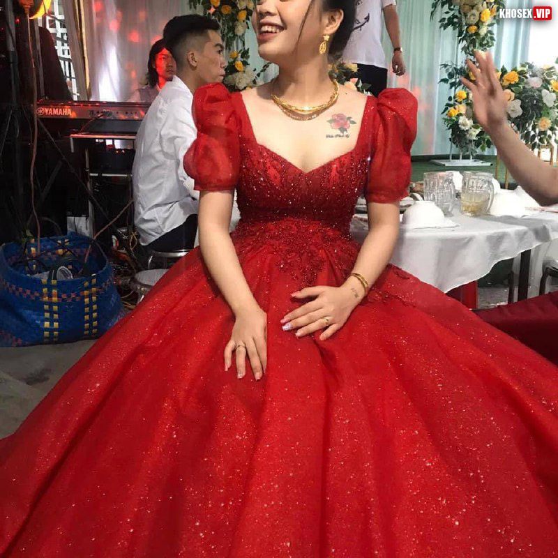 Clip sex vợ chồng mới cưới cô vợ dâm quá chồng vừa địt vợ vừa ngậm sextoy - Hình 02