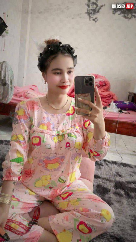 Đụ vợ xăm mình có cặp vú căng tròn dâm đãng - Hình 02