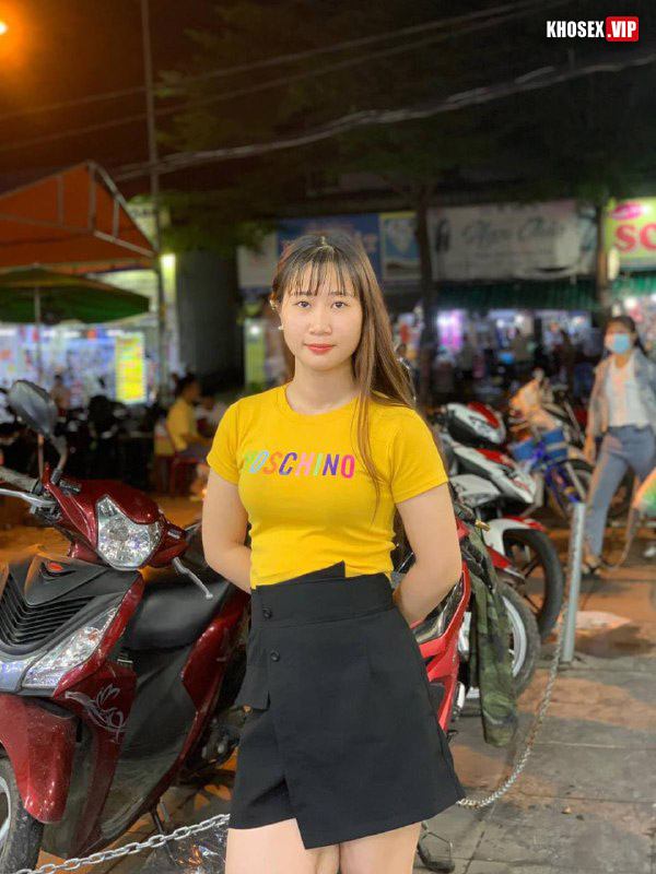 Thanh niên xăm trổ địt mạnh vào chiếc lồn dâm của vợ - Hình 03