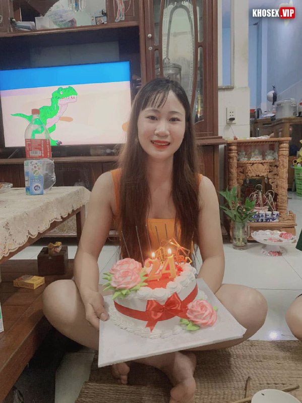 Thanh niên xăm trổ địt mạnh vào chiếc lồn dâm của vợ - Hình 04