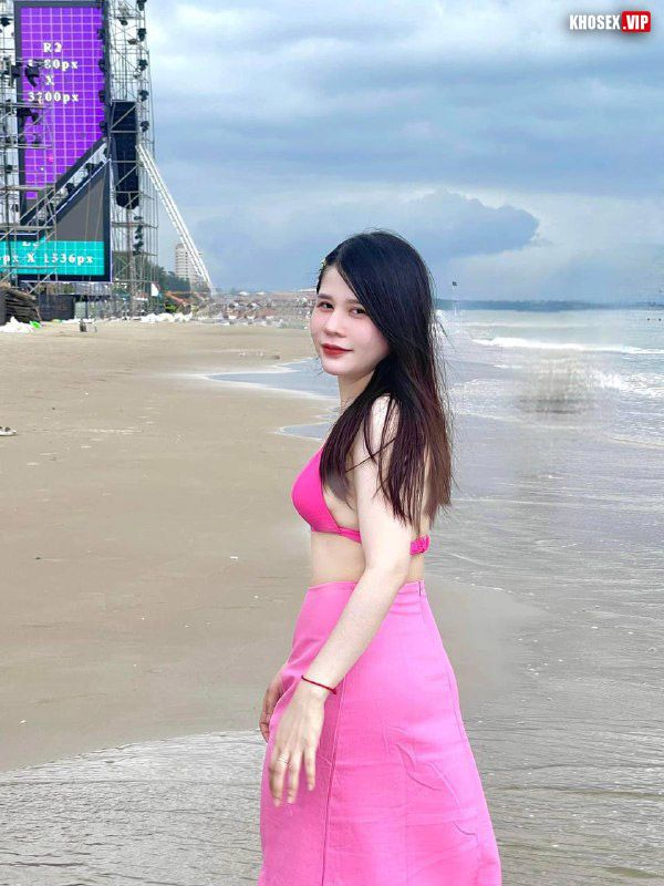 Vợ mới đẻ xong mấy hôm chồng đè ra chịch không tha - Hình 02