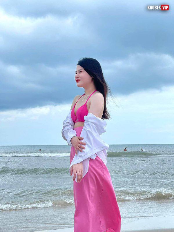 Vợ mới đẻ xong mấy hôm chồng đè ra chịch không tha - Hình 04