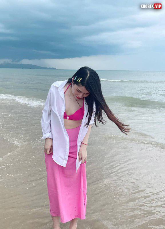 Vợ mới đẻ xong mấy hôm chồng đè ra chịch không tha - Hình 05