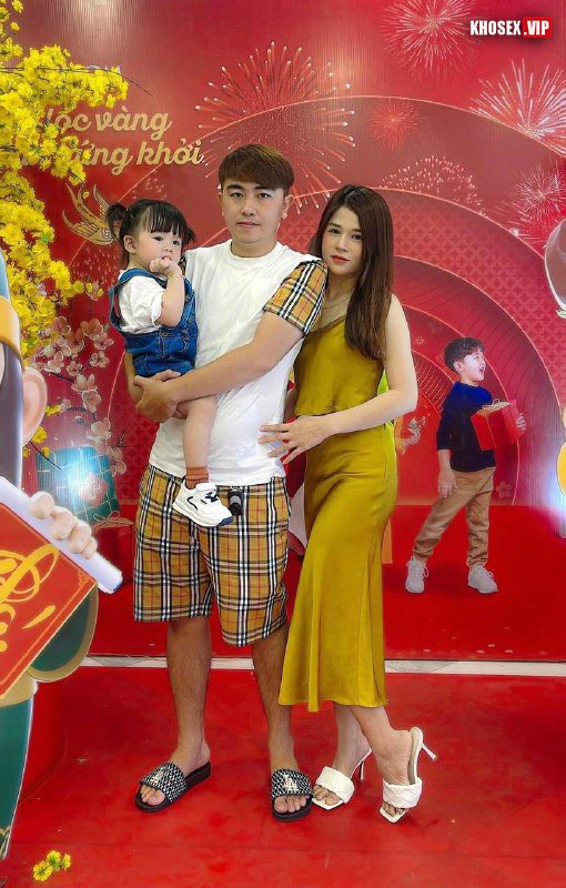 Vợ mới đẻ xong mấy hôm chồng đè ra chịch không tha - Hình 06