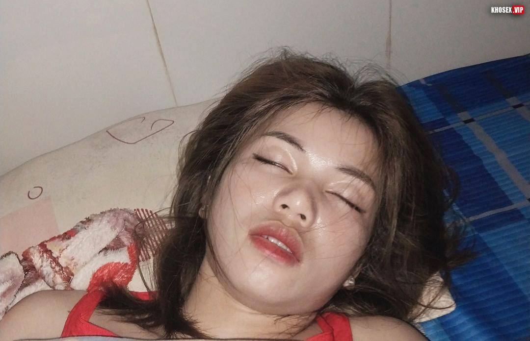 Đợi vợ nhậu say cho thằng bạn địt xuất tinh trong - Hình 06