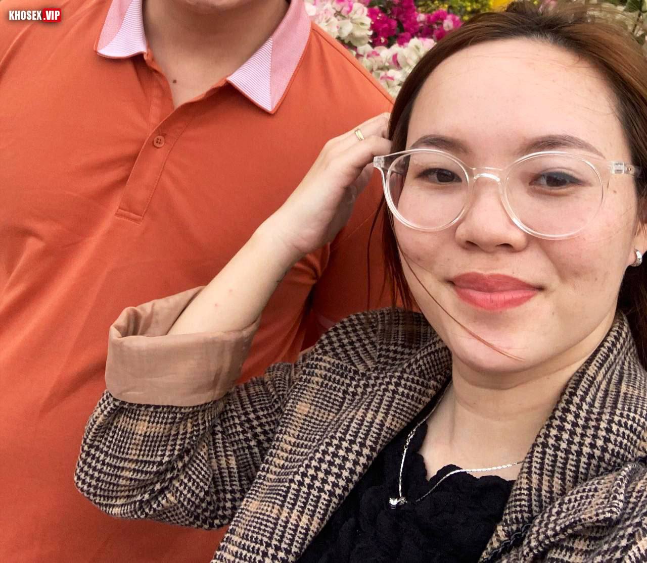 Đụ em nhân viên văn phòng đeo kính sướng rên rỉ rồi gạ em xuất trong (Full Clip + Pic) - Hình 09