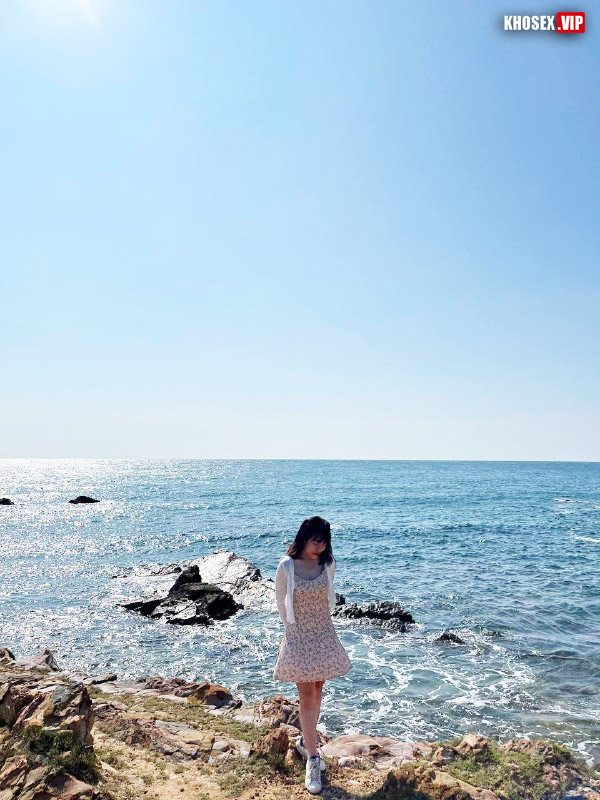 Đụ nằm sấp em sinh viên đeo kính dâm đãng làm em sướng rên rỉ - Hình 08