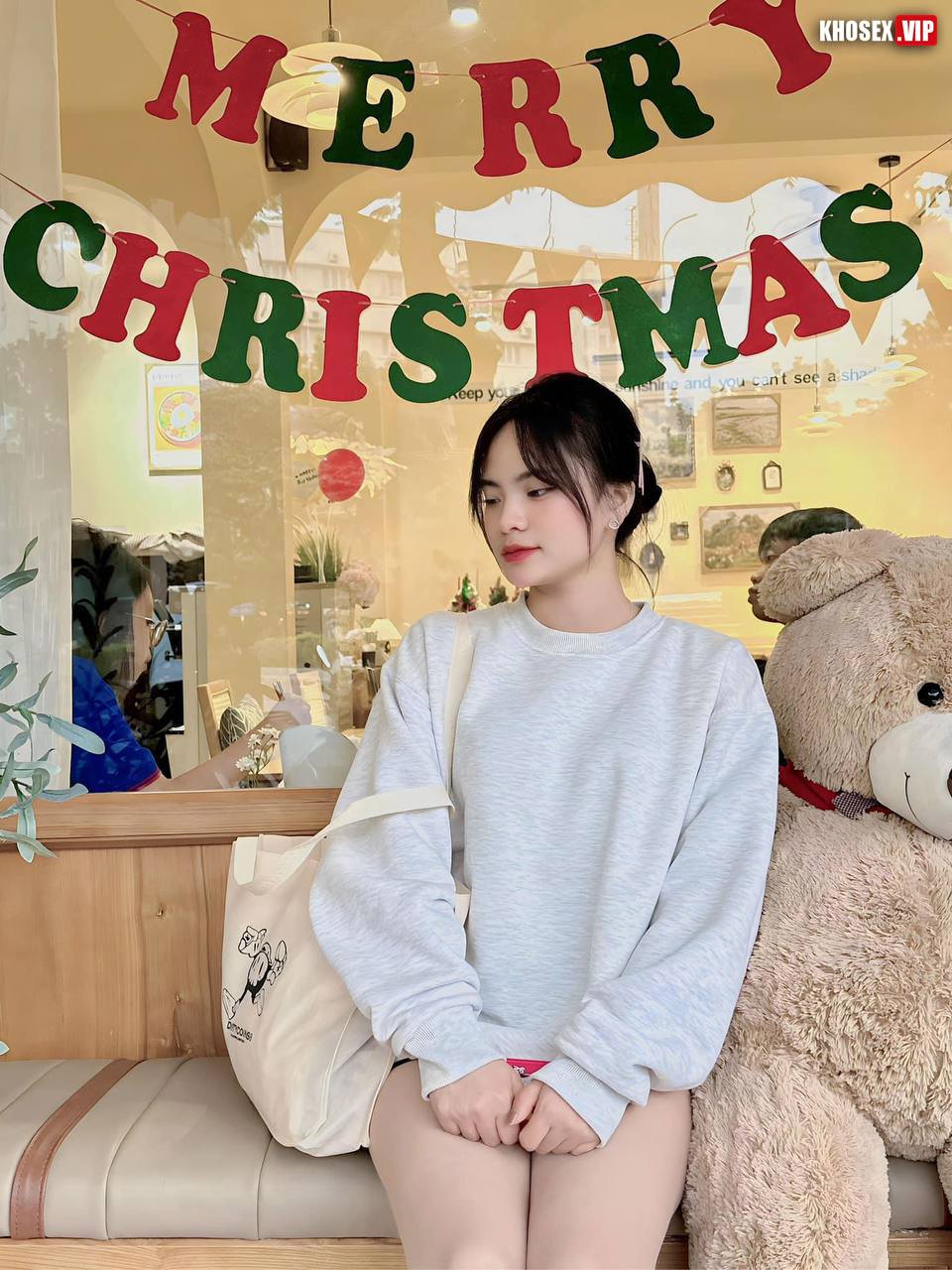 Đụ úp thìa em gái xinh ra nước lênh láng vì sướng - Hình 03