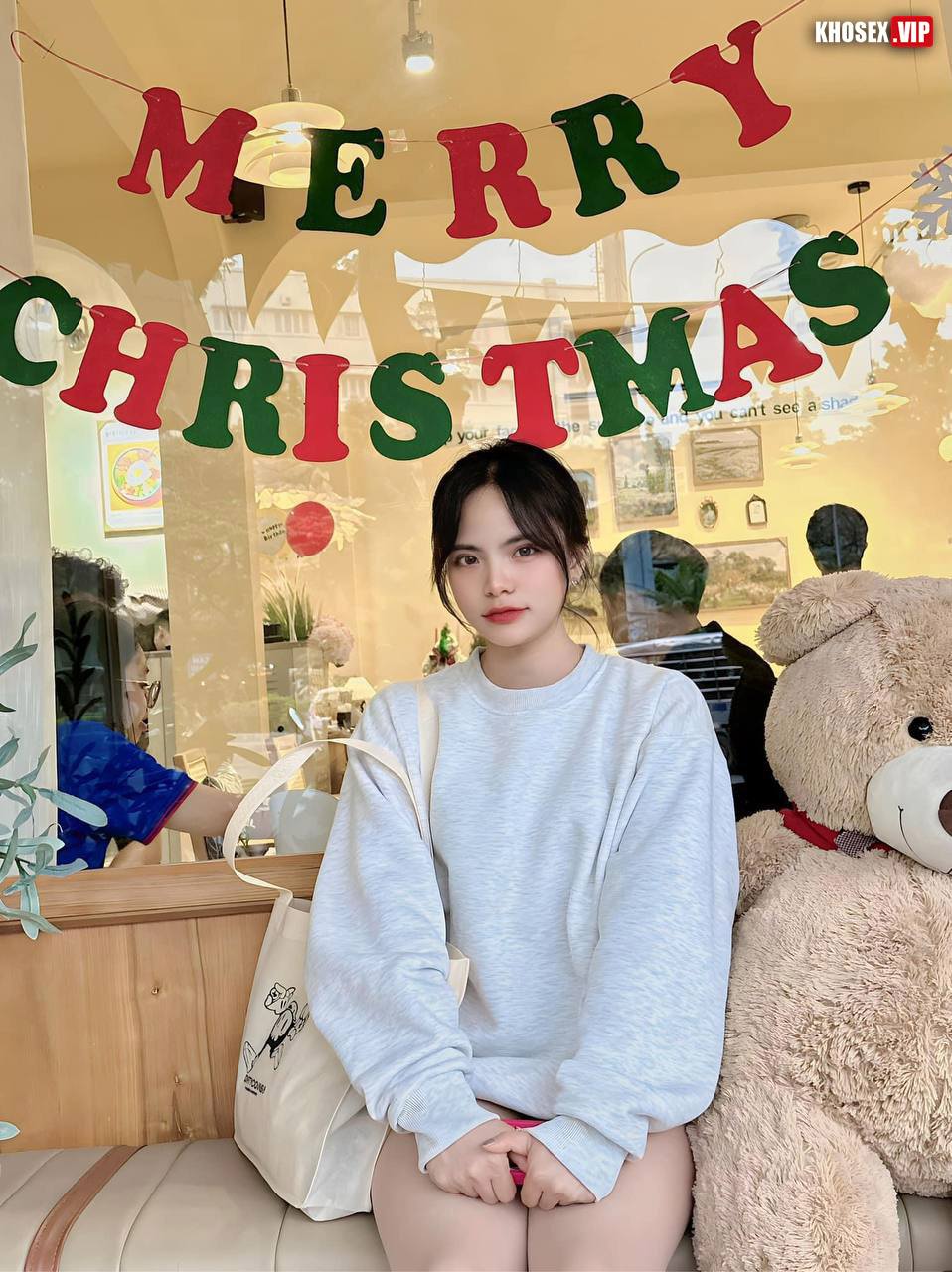 Đụ úp thìa em gái xinh ra nước lênh láng vì sướng - Hình 04