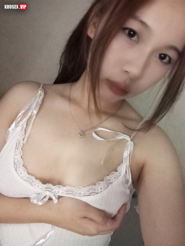 Full Clip Em gái cực xinh lộ clip sex địt nhau với bạn trai – P4 - Hình 02