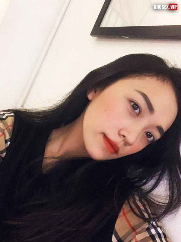 Kéo chân em người yêu lên đụ xuất tinh tràn lồn - Hình 03