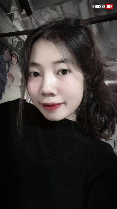 Nứng quá chưa kịp cởi quần đè em ra đụ - Hình 01