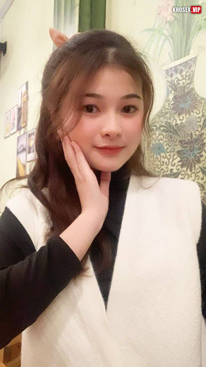 Vợ đang ngủ say chồng vạch quần ra địt cho đỡ nứng - Phần 2 (Full Pic + Clip) - Hình 01