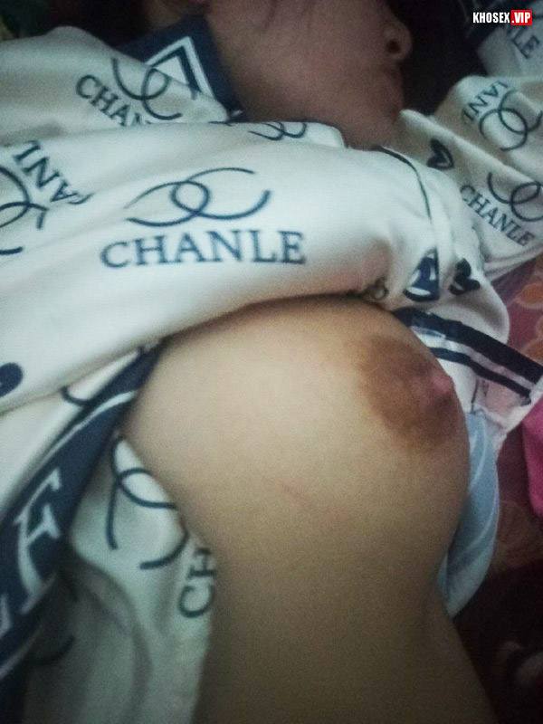 Vợ đang ngủ say chồng vạch quần ra địt cho đỡ nứng - Phần 2 (Full Pic + Clip) - Hình 32