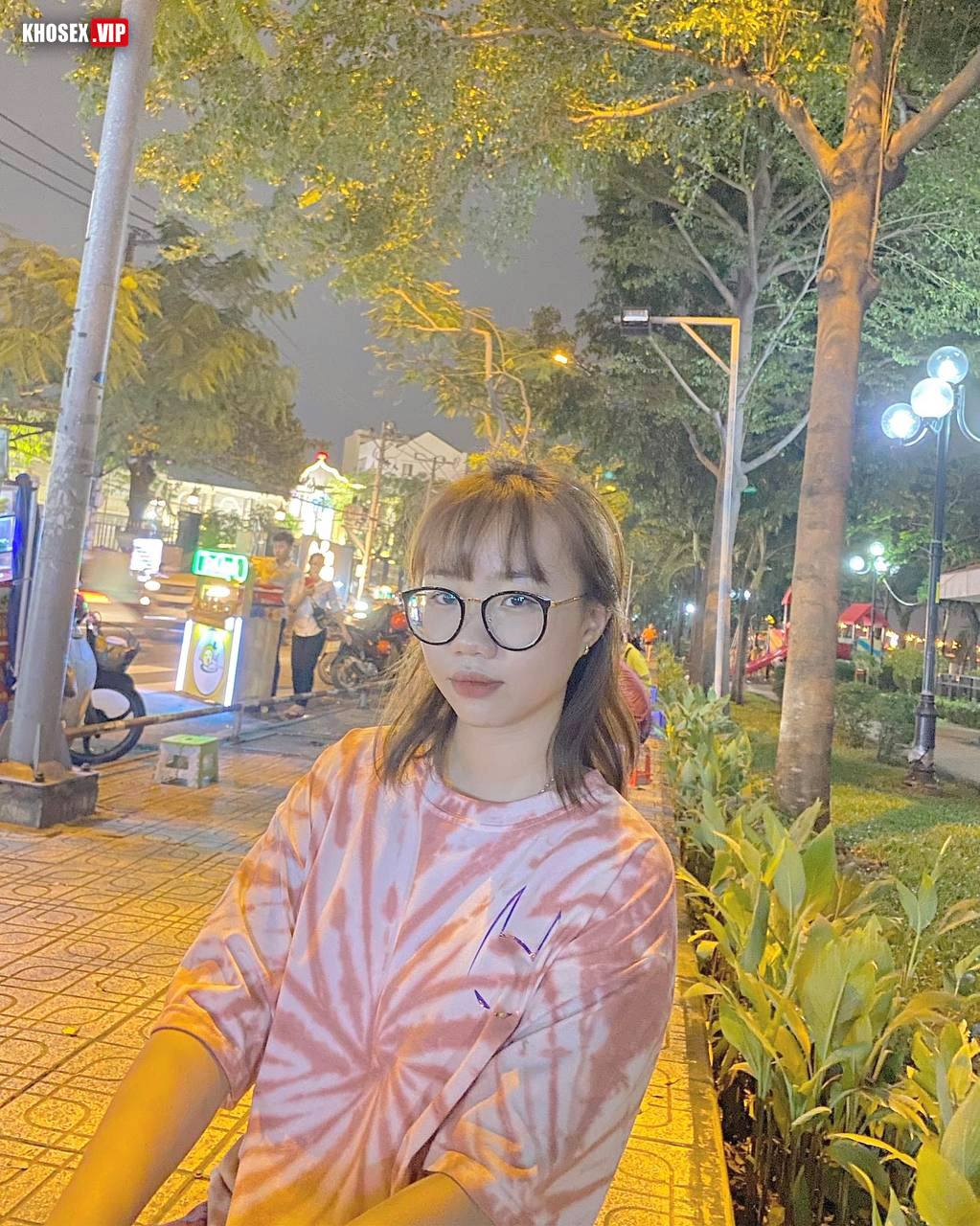 Chịch em kính cận dâm đãng bú cu điêu luyện (Full Clip + Pic) - Hình 01