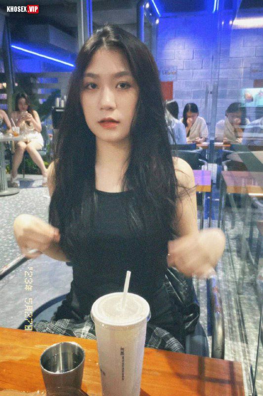 Em gái lớp 12 xinh dâm mặc lọt khe bú mút cực phê bị địt như 1 con đĩ - Phần 2 - Hình 01