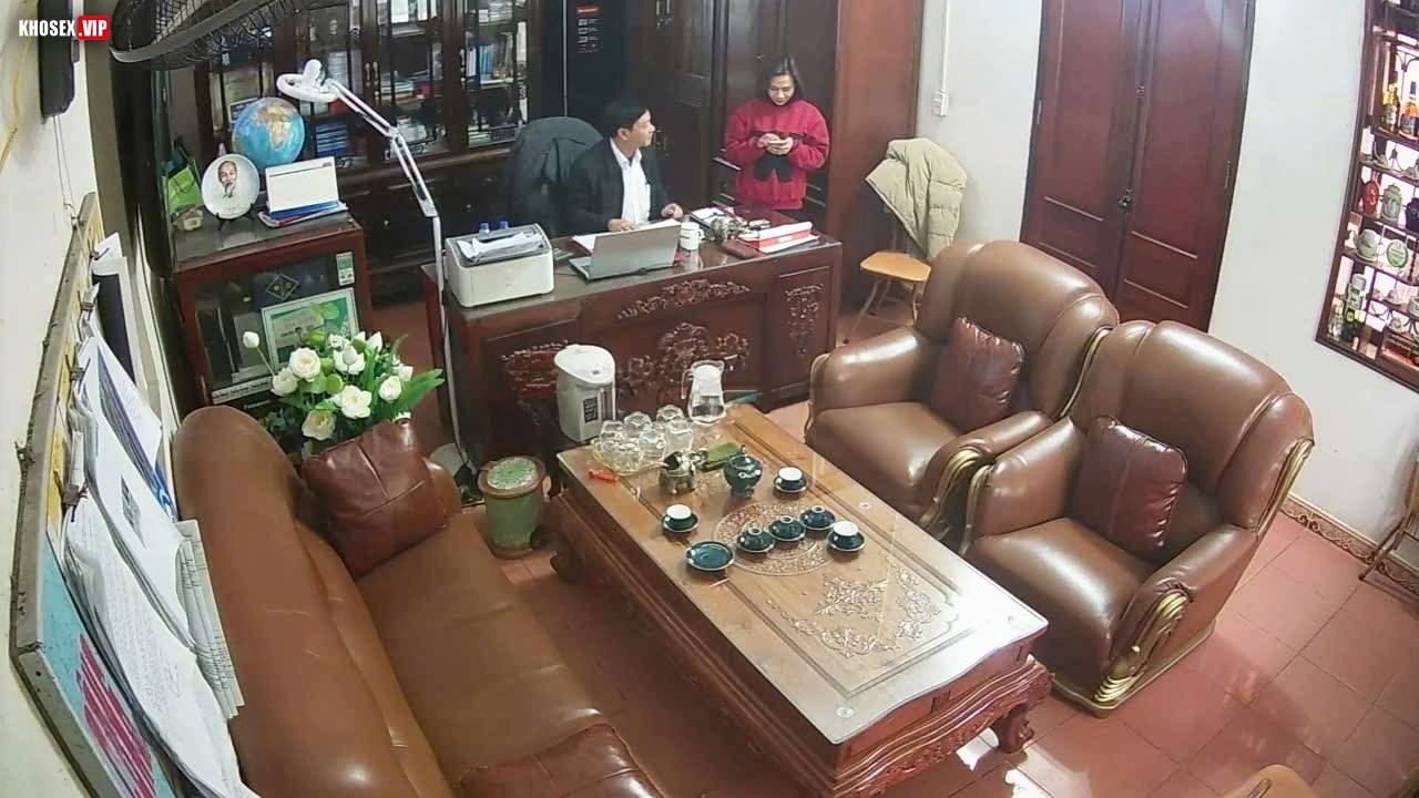 Hack camera Hiệu trưởng lộ clip lếu lều các nữ giáo viên, phụ huynh nâng điểm cho con - Hình 02