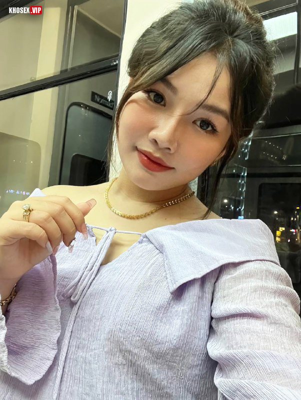 Lấy em về rồi mới biết em quá dâm - Hình 02