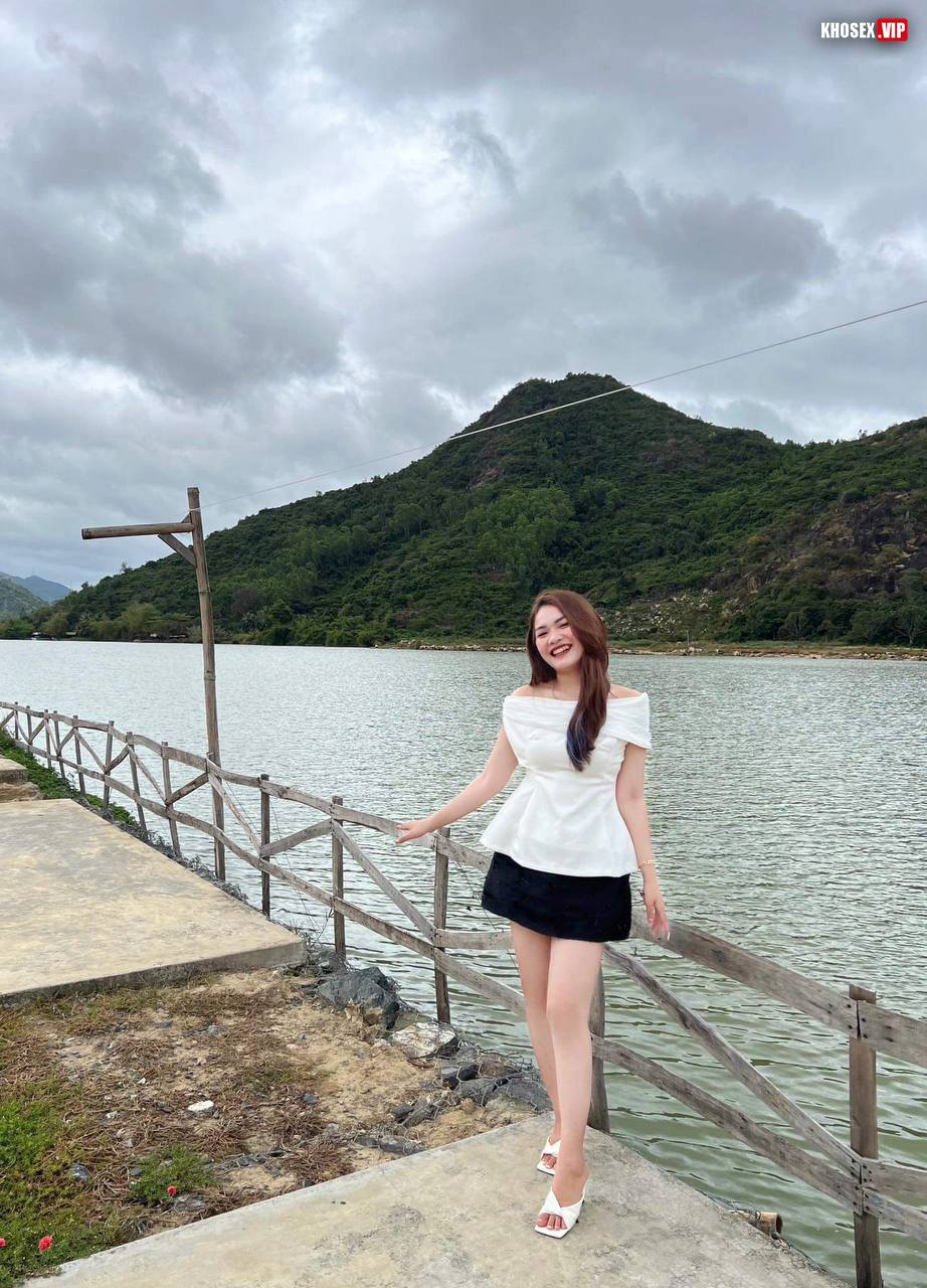 Lấy em về rồi mới biết em quá dâm - Hình 06