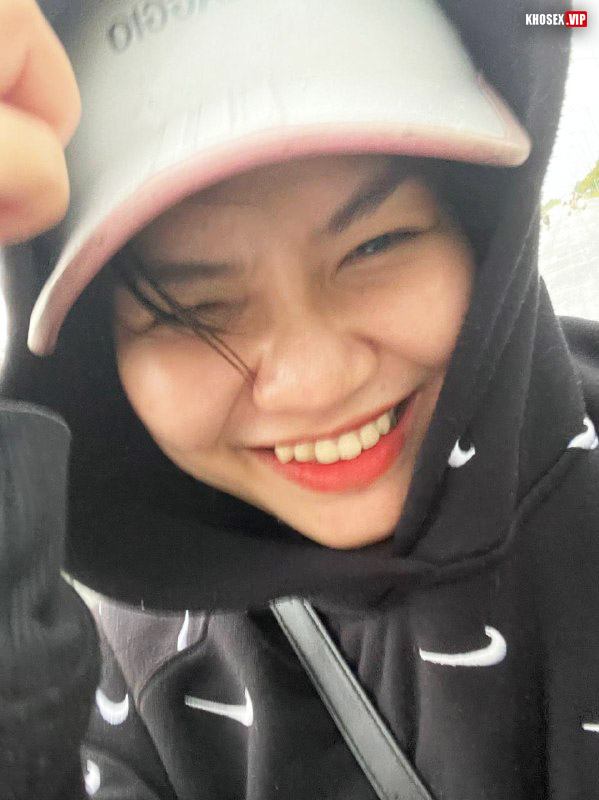 Lấy em về rồi mới biết em quá dâm - Hình 09