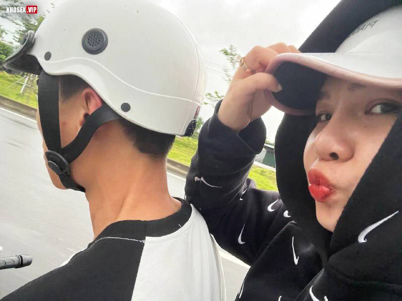 Lấy em về rồi mới biết em quá dâm - Hình 10